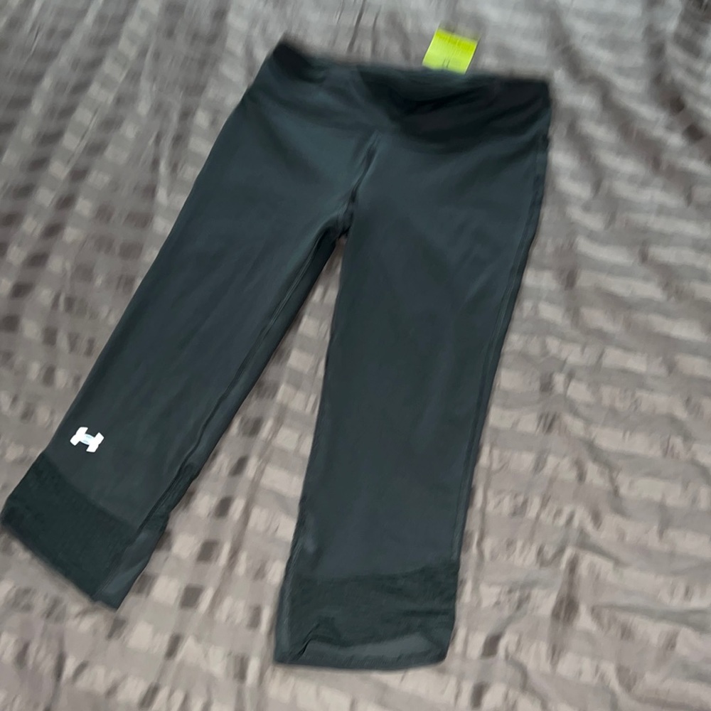 NWT UNDER ARMOUR CROPPED WORKOUT PANT